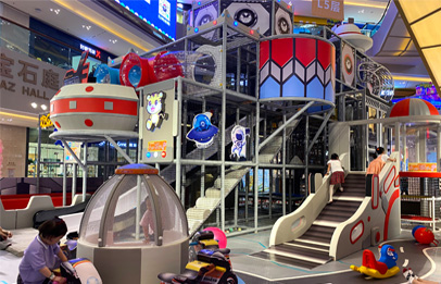 ملعب داخلي للأطفال موضوع الفضاء بناء في مركز للتسوق